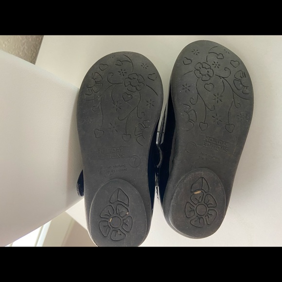 Black toddler shoes size 7 with flowers - Picture 5 of 5